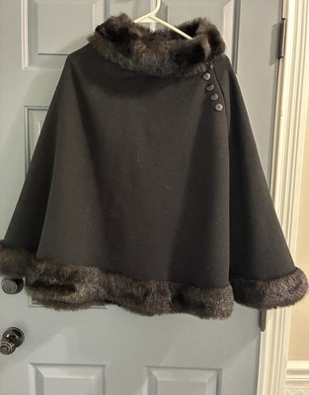 Dennis Basso Women’s Faux Fur And Black Wool Cashmere Cape One Size Made In USA